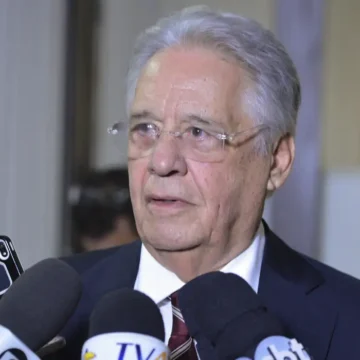 Justiça decreta interdição provisória do ex-presidente Fernando Henrique Cardoso devido ao agravamento do Alzheimer