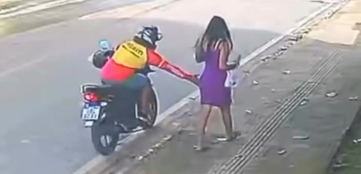 Motociclista é flagrado importunando jovem em Santarém