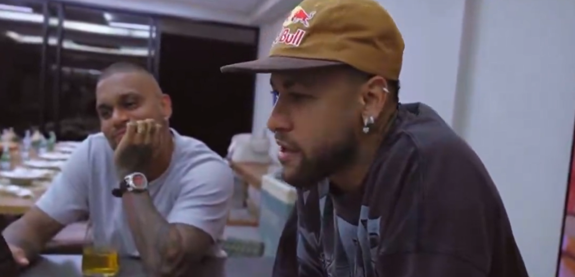 Neymar é advertido por fala sobre arbitragem em vídeo de bastidores no Santos