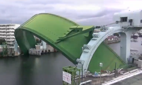 Sistema de portões contra enchentes em Osaka, no Japão, se destaca por engenharia e eficiência