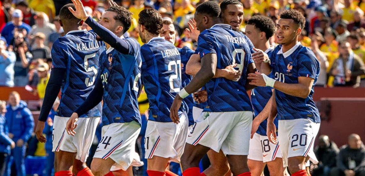 França lidera ranking da Fifa e Brasil deixa o Top-5