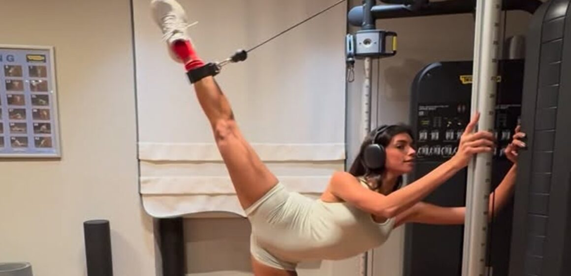 Alane Dias exibe flexibilidade de bailarina em treino de pernas na academia internacional