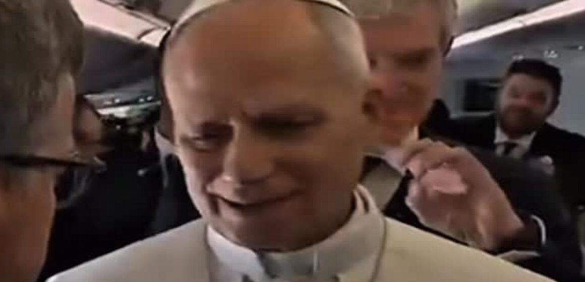 Papa Leão XIV cita o Evangelho ao responder críticas e afirma que não teme Trump