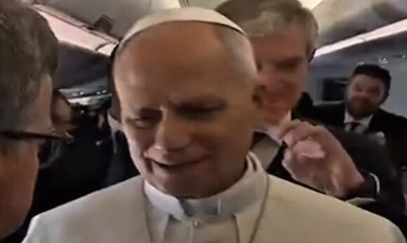 SaveClip.App_672459567_1362672892280391_6907540196301242174_n Papa Leão XIV cita o Evangelho ao responder críticas e afirma que não teme Trump