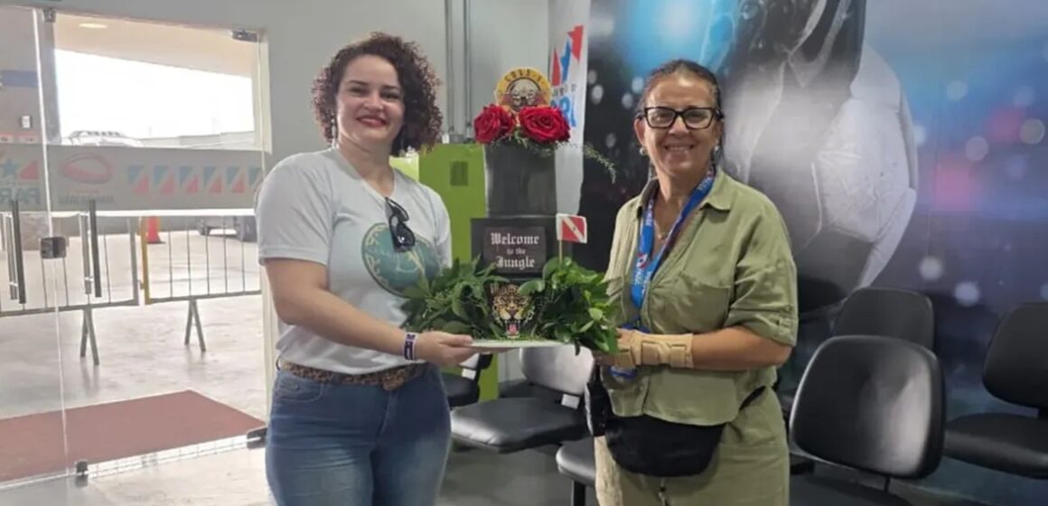 Bolo temático de confeiteira paraense chega ao camarim do Guns N’ Roses em Belém