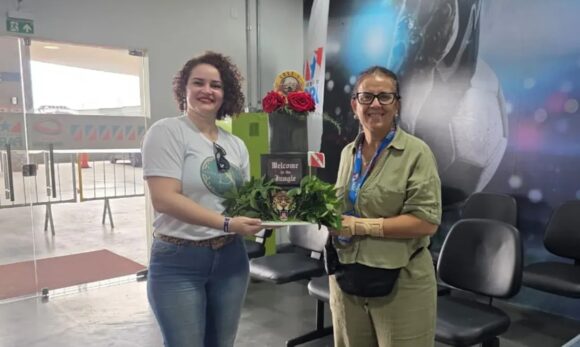 Bolo temático de confeiteira paraense chega ao camarim do Guns N’ Roses em Belém