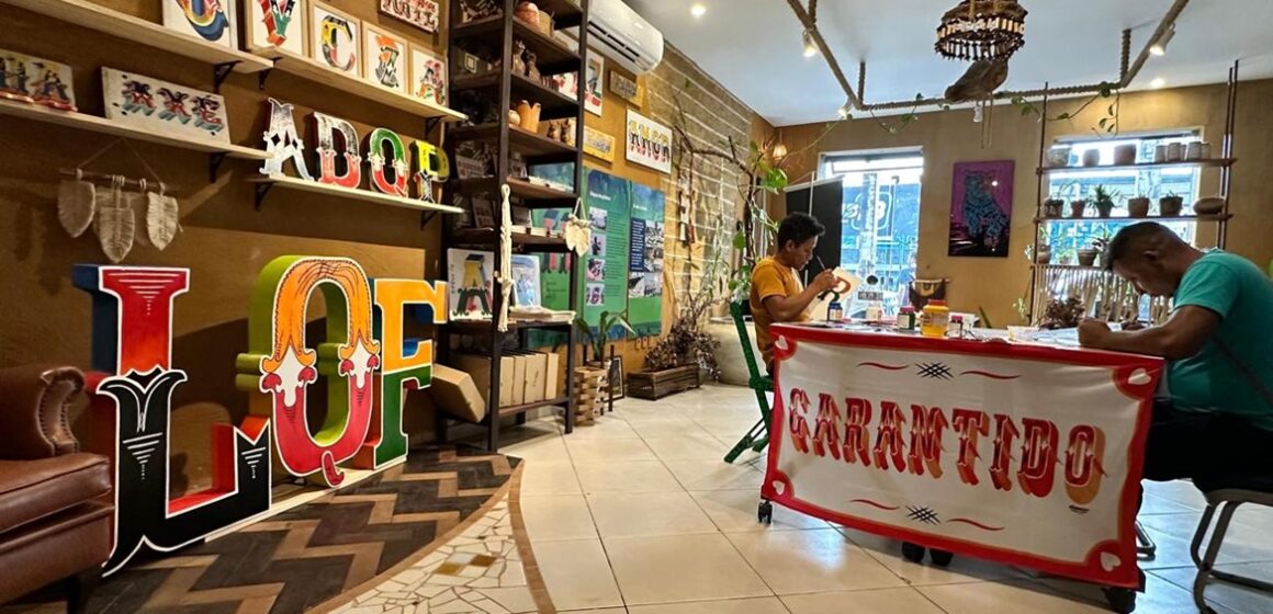 Instituto Letras que Flutuam abre sede em Belém com coleção de moda e design criada por artistas ribeirinhos