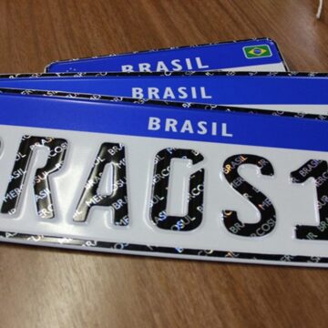 Comissão da Câmara aprova proposta que prevê retorno de cidade e estado nas placas de veículos