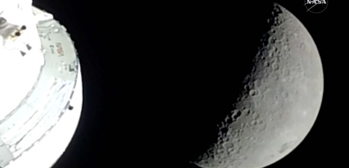 Missão Artemis 2 bate recorde de distância da Terra e sobrevoa lado oculto da Lua