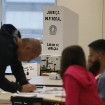 Número de eleitores com mais de 60 anos cresce 74% em 16 anos e pode ser decisivo nas eleições de 2026