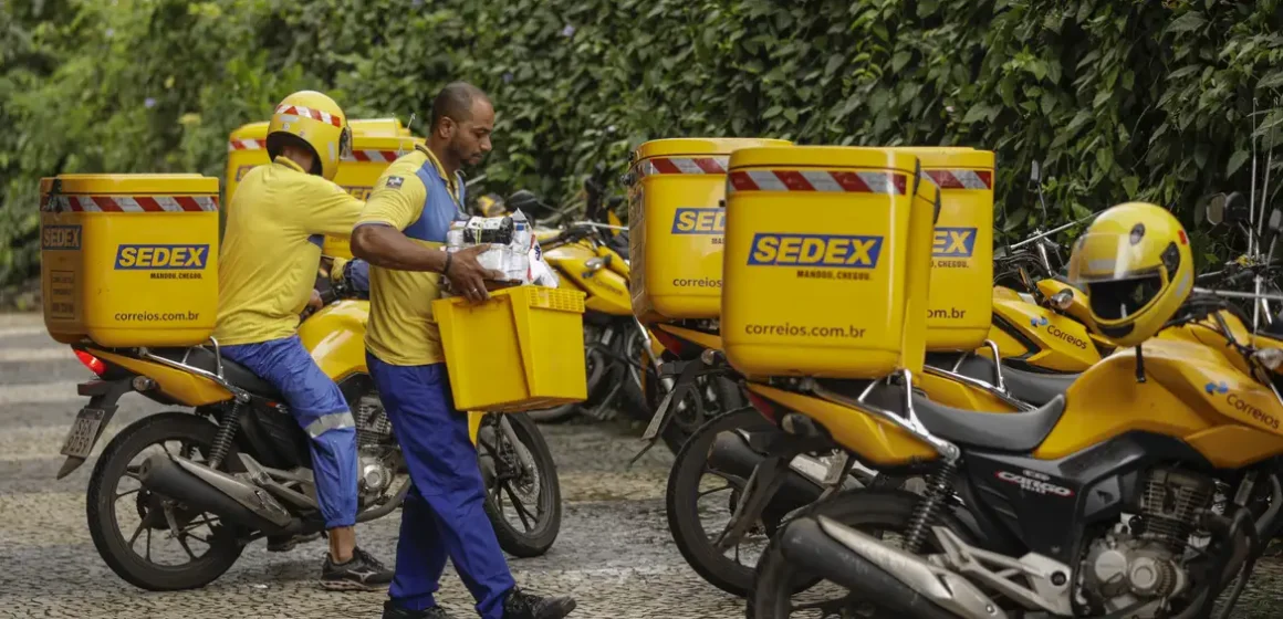 Correios acumulam 14º trimestre seguido de prejuízo e fecham 2025 com rombo de R$ 8,5 bilhões