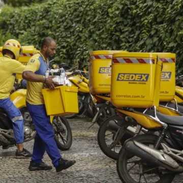 Correios acumulam 14º trimestre seguido de prejuízo e fecham 2025 com rombo de R$ 8,5 bilhões