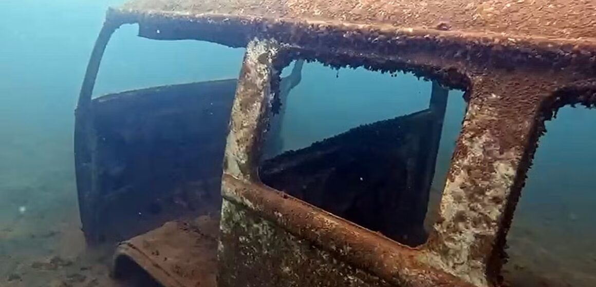 Mergulhadores revelam cidade submersa com fogões e ônibus no Lago de Furnas