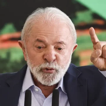 Lula diz que Trump “está jogando um jogo muito errado” em entrevista a jornal