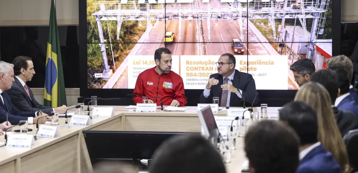 Governo suspende 3,4 milhões de multas do pedágio free flow e dá 200 dias para pagamento