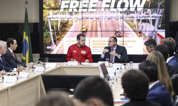 Governo suspende 3,4 milhões de multas do pedágio free flow e dá 200 dias para pagamento