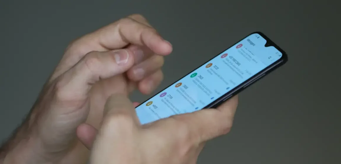 uso_de_smartphone_e_celular050720211242 WhatsApp deixa de funcionar em celulares antigos; entenda o motivo