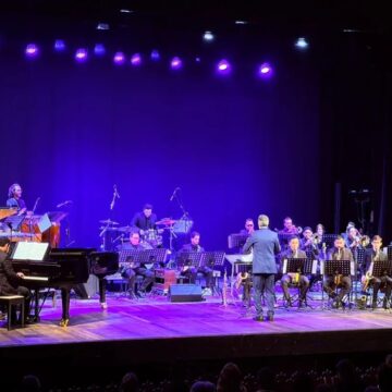 Amazônia Jazz Band emociona público com clássicos paraenses no Theatro da Paz