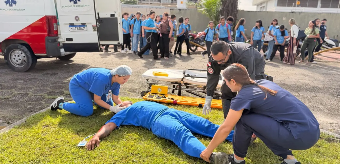 20260529181904-GC00077679-F00308059E Hospital Metropolitano simula acidente de trânsito para conscientizar jovens sobre prevenção