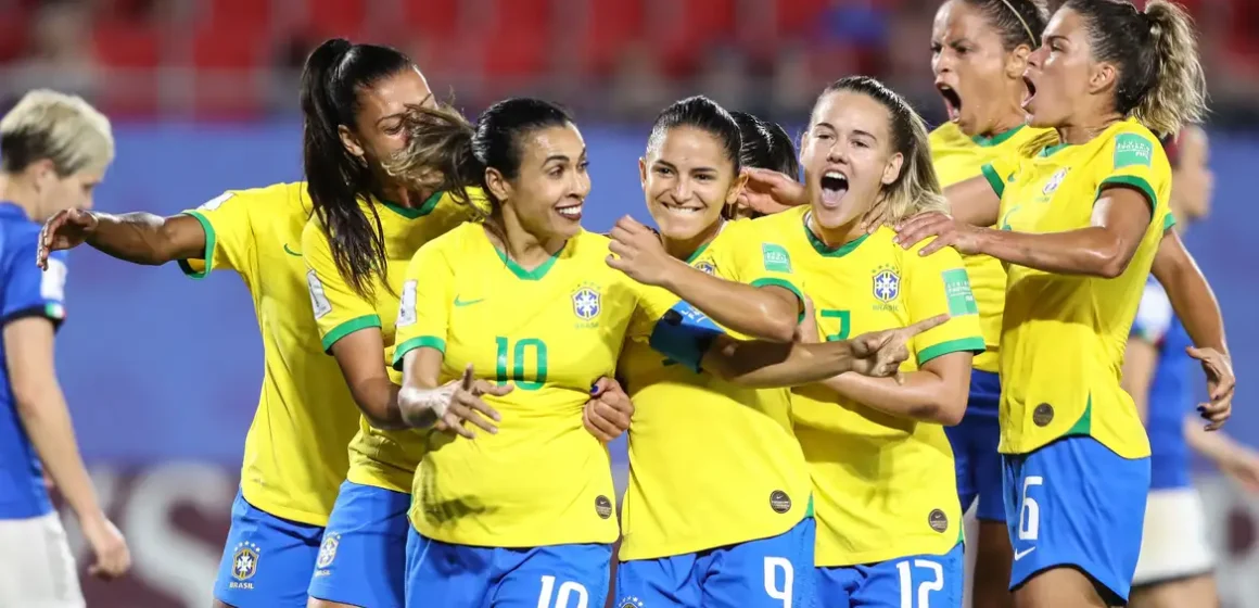 Senado aprova lei da Copa Feminina 2027 com prêmio de R$ 500 mil para pioneiras do futebol; texto vai à sanção