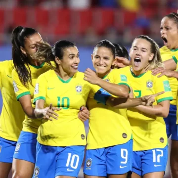 Senado aprova lei da Copa Feminina 2027 com prêmio de R$ 500 mil para pioneiras do futebol; texto vai à sanção