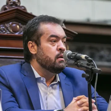 PF cumpre mandado na residência do ex-governador Cláudio Castro no Rio
