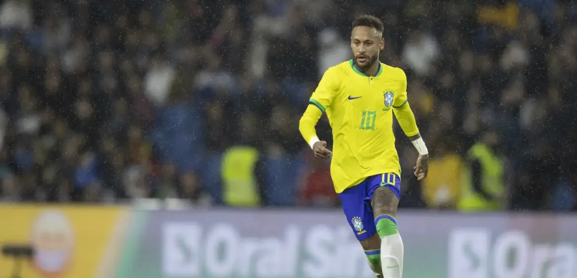 Pesquisa aponta que 74% dos brasileiros conectados aprovam convocação de Ancelotti para Copa; Neymar lidera menções