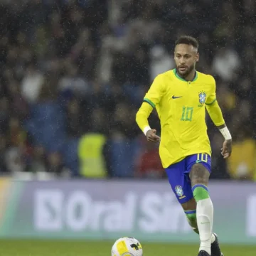 Pesquisa aponta que 74% dos brasileiros conectados aprovam convocação de Ancelotti para Copa; Neymar lidera menções