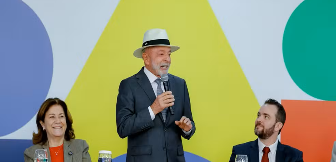 Lula volta a usar chapéu Panamá em público por recomendação médica após cirurgia de câncer de pele