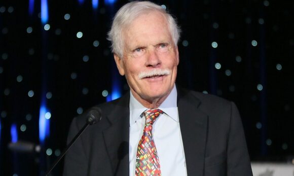 Fundador da CNN, Ted Turner morre aos 87 anos; legado inclui revolução nas notícias e ativismo ambiental