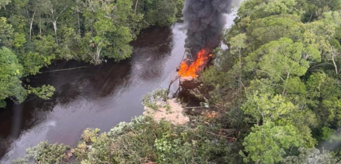 PF e ICMBio destroem estrutura milionária de garimpo ilegal em unidade de conservação no Amazonas