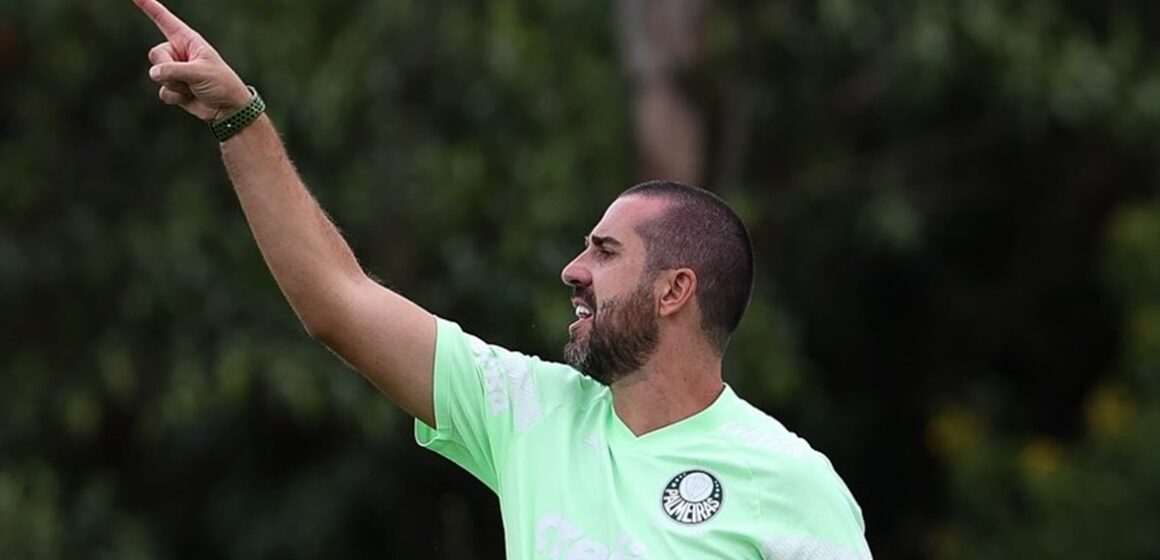 Auxiliar do Palmeiras destaca surpresa com festa da torcida no Mangueirão
