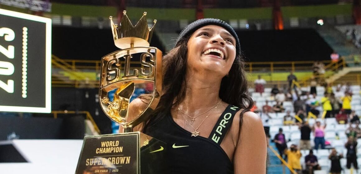 Rayssa Leal retoma treinos após período afastada por lesão