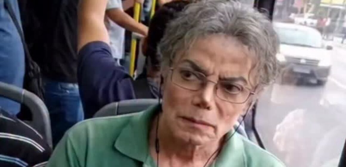 Vídeo de funcionário do Atacadão em ônibus viraliza nas redes após comparação com Michael Jackson