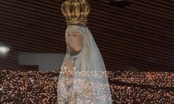 Milhares de fiéis participam das celebrações de Nossa Senhora de Fátima em Portugal