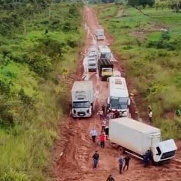 SaveClip.App_706900914_1674210443631109_846869058454674135_n Trecho da Transamazônica registra lama e veículos atolados entre Uruará e Placas