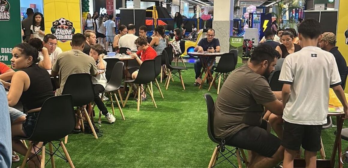 Febre das figurinhas da Copa 2026 cria clube de troca diário em shopping de Ananindeua