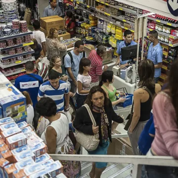 Vendas do varejo brasileiro crescem mais de 5% em abril, aponta Stone