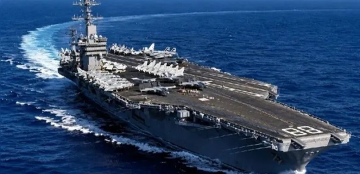 Maior navio de guerra dos Estados Unidos chega ao Brasil