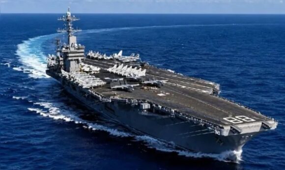 Maior navio de guerra dos Estados Unidos chega ao Brasil