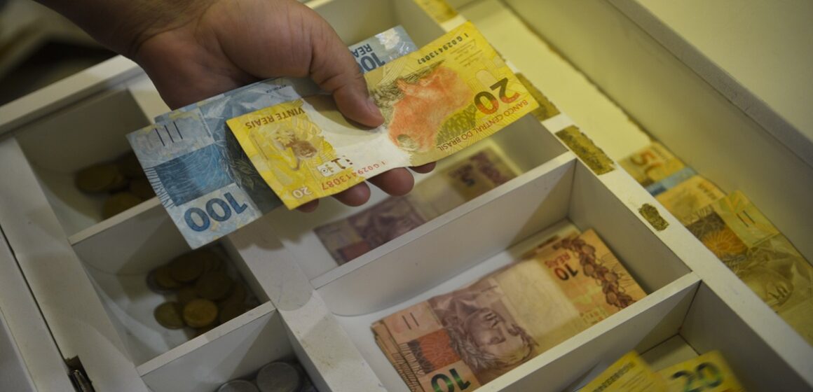Governo apresenta pacote para enfrentar endividamento da população