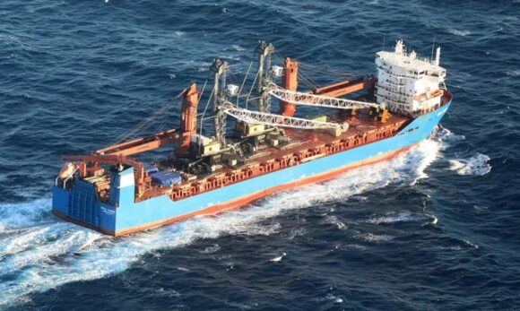 Navio russo suspeito de levar reatores à Coreia do Norte afunda