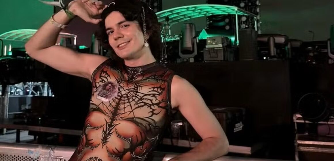 g1-dario Estilista brasileiro destaca criação de figurino para encerramento de show de Shakira