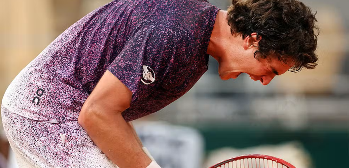 João Fonseca vence Djokovic de virada e avança às oitavas em Roland Garros