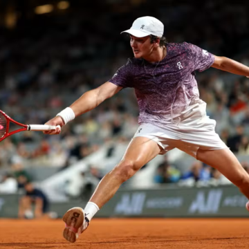 João Fonseca celebra presença de Guga em Roland Garros após vitória sobre Ruud: “Privilégio”