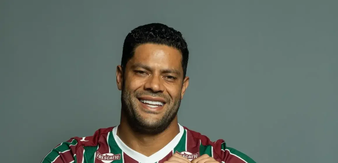Fluminense acerta contratação do atacante Hulk, de 39 anos, até o final de 2027