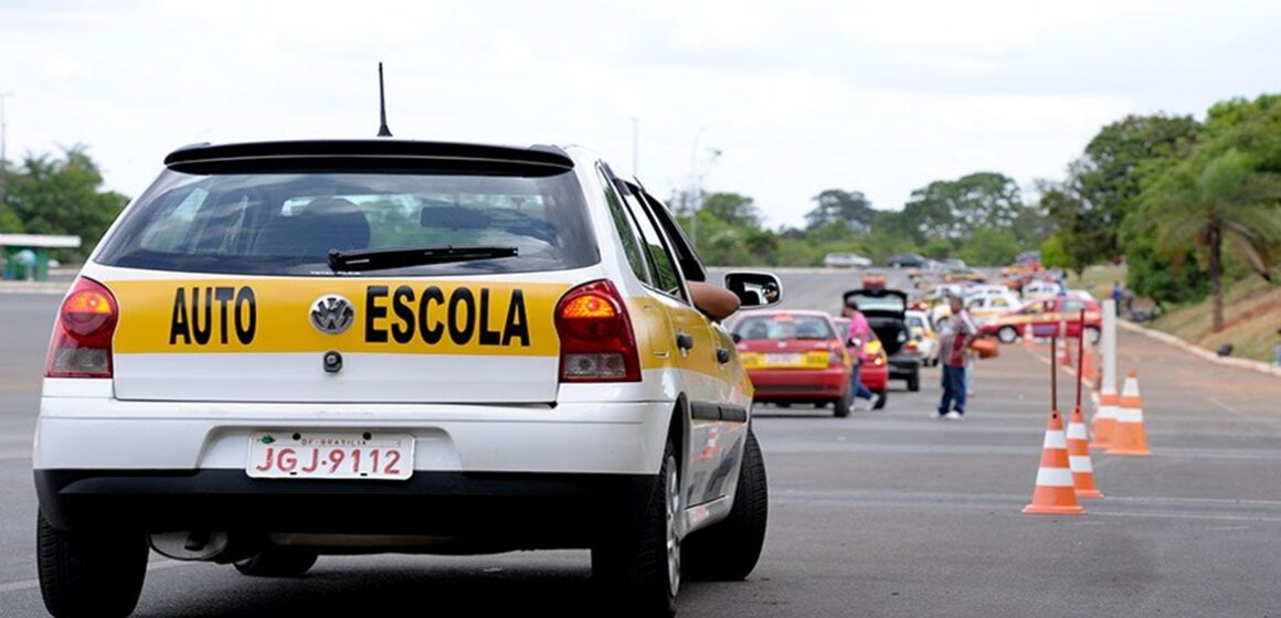 Governo cria plataforma para facilitar busca por autoescolas e instrutores