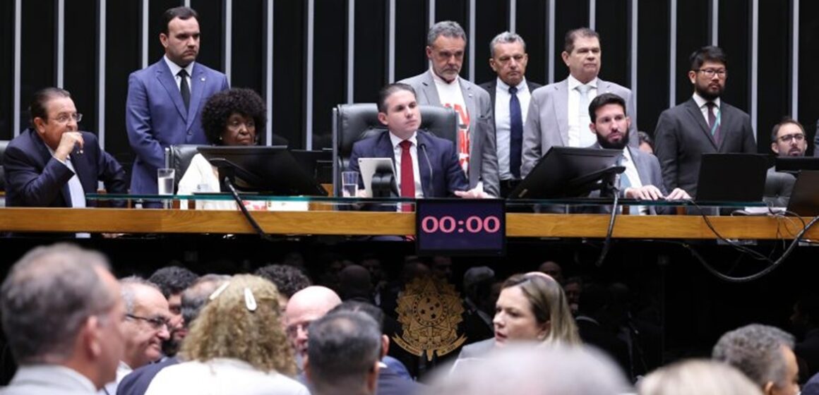 img20260527183422167-768x473 Câmara aprova PEC que reduz jornada semanal de trabalho para 40 horas
