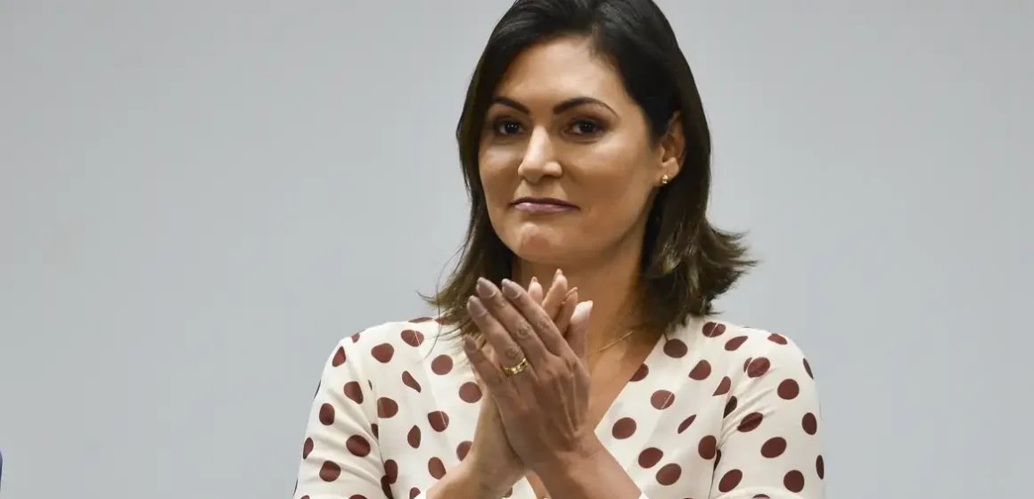 Michelle Bolsonaro critica Ciro Gomes e divulga vídeo com declaração polêmica