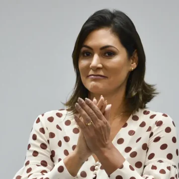 Michelle Bolsonaro critica Ciro Gomes e divulga vídeo com declaração polêmica
